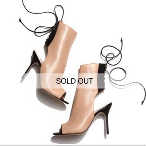 Manolo Blahnik Bellantomod back lace up booties